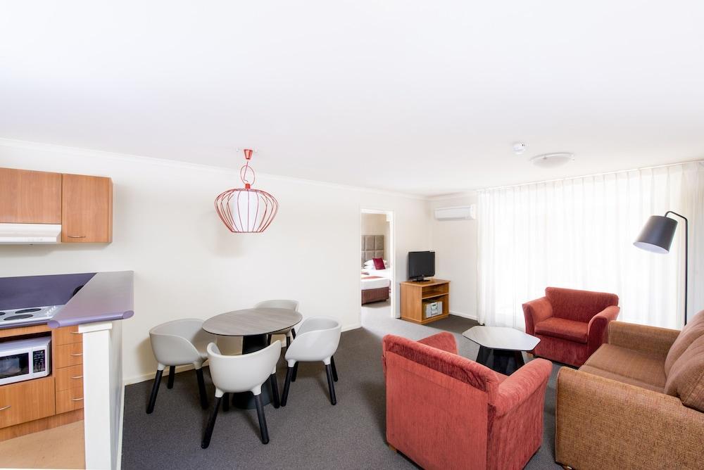Mantra On Northbourne Aparthotel Canberra Buitenkant foto