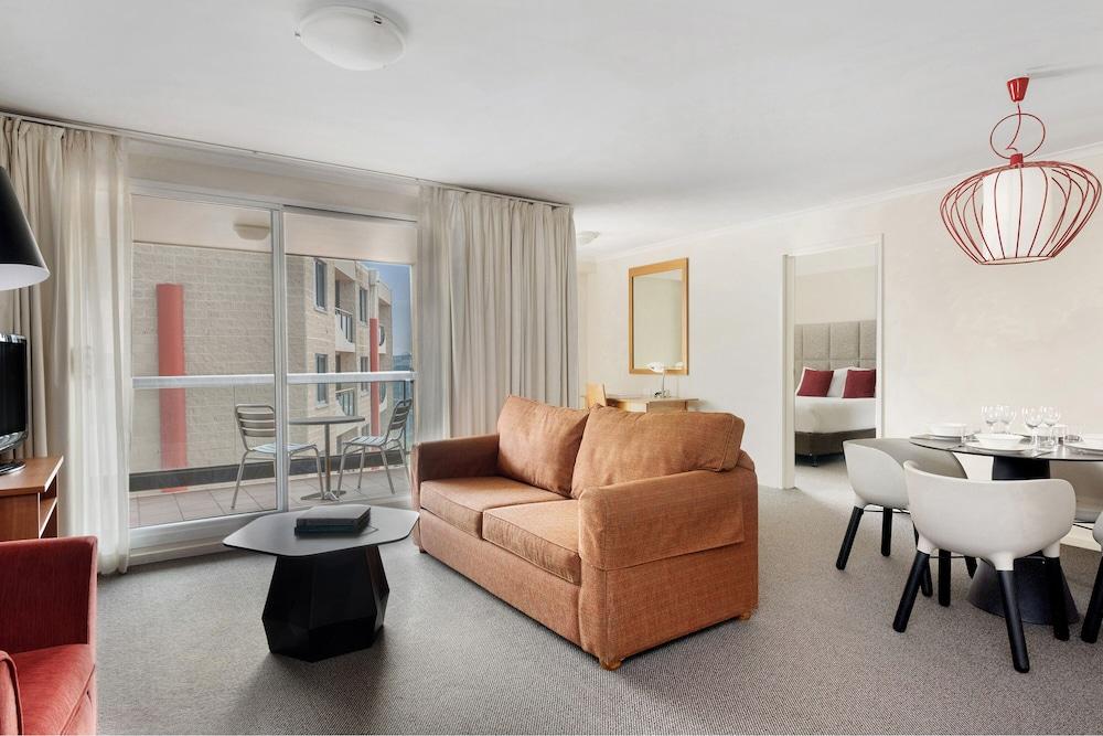 Mantra On Northbourne Aparthotel Canberra Buitenkant foto