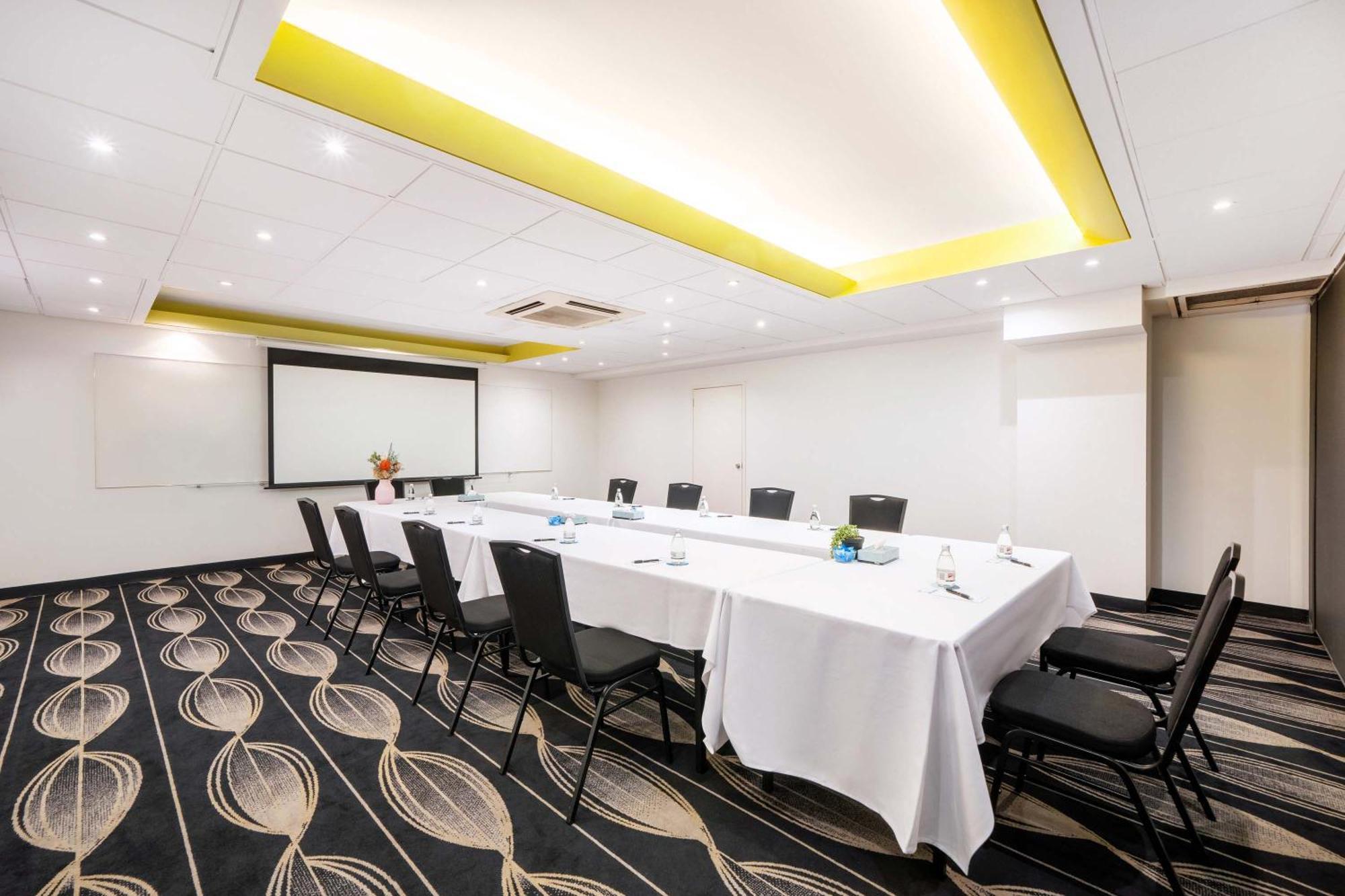 Mantra On Northbourne Aparthotel Canberra Buitenkant foto