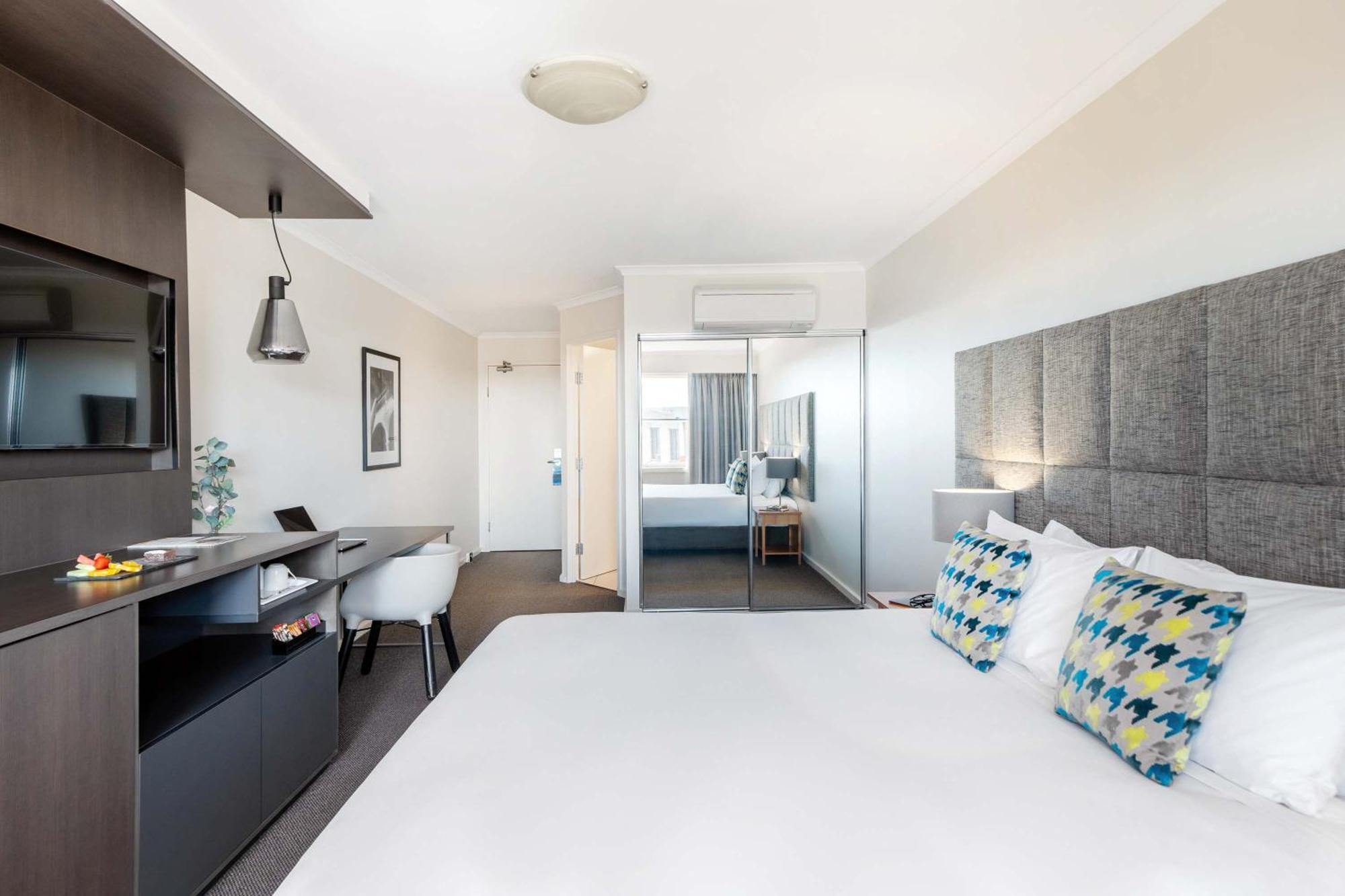 Mantra On Northbourne Aparthotel Canberra Buitenkant foto
