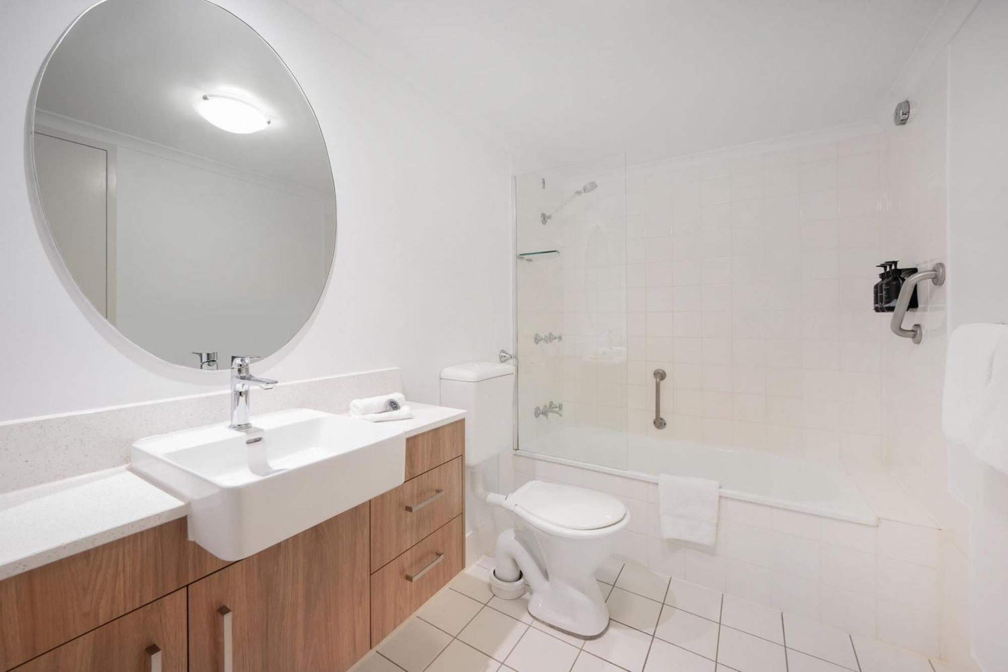 Mantra On Northbourne Aparthotel Canberra Buitenkant foto